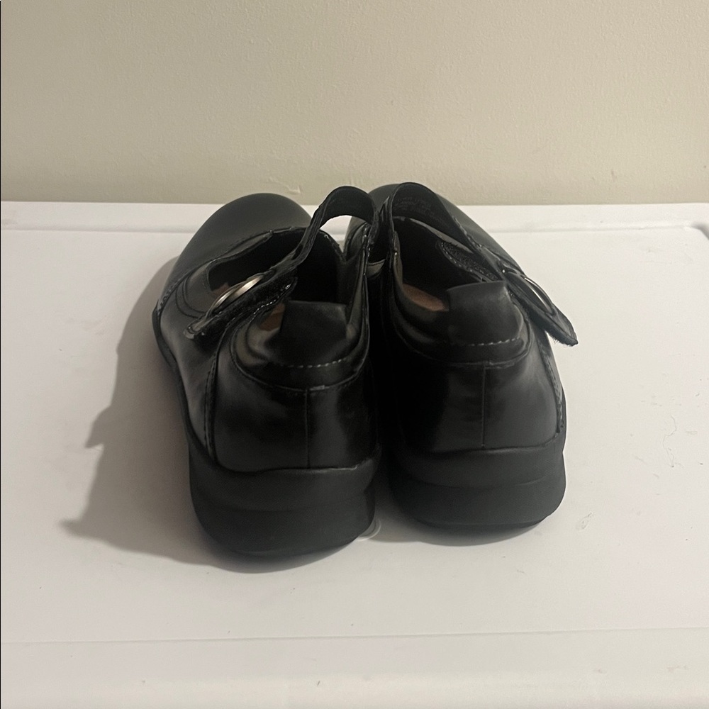 EARTH Angelica Black Buckle Shoes - Picture 4 of 7